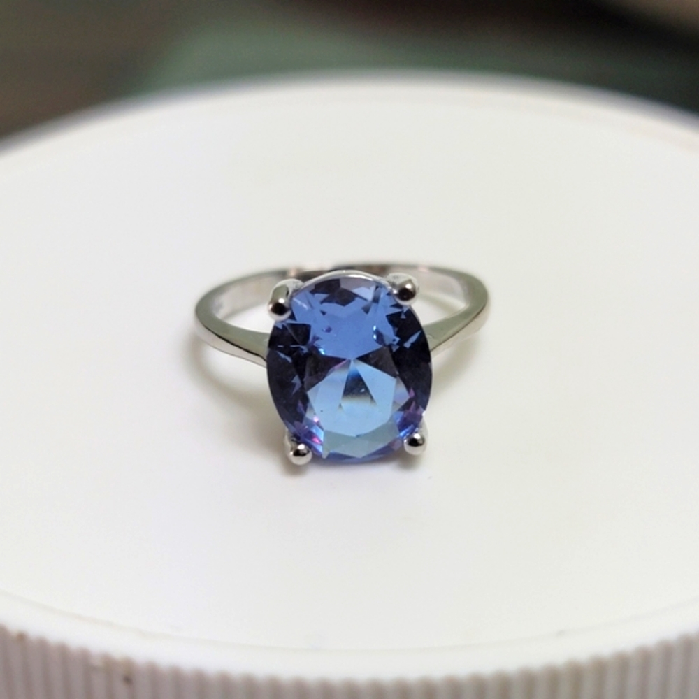 Naturally Color Changing Alexandrite Ring - Picture 3 of 10
